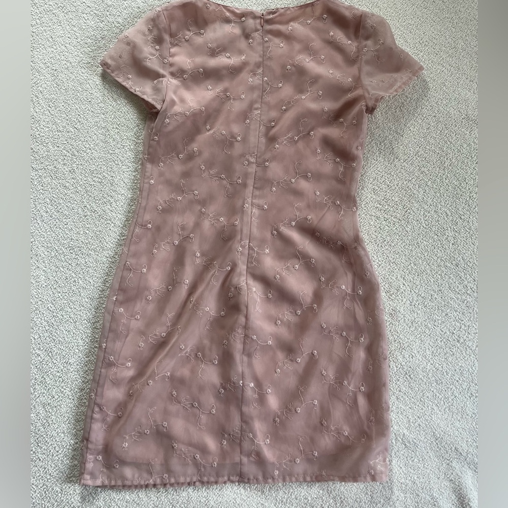Elegant Pink Dress - Picture 2 of 3